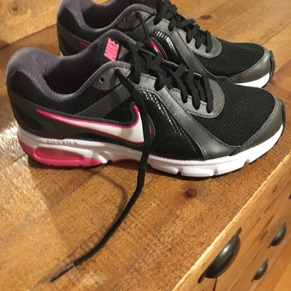 Nike Air Dictate 2. Women’s size 7.5. Black, Pink, Grey, White. Worn once.